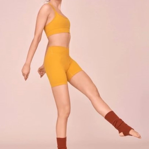 HUIT8 Paris BIEN-ETRE V-CUT SHORTS Sz S
$69.00 $30
Mustard - Picture 7 of 16